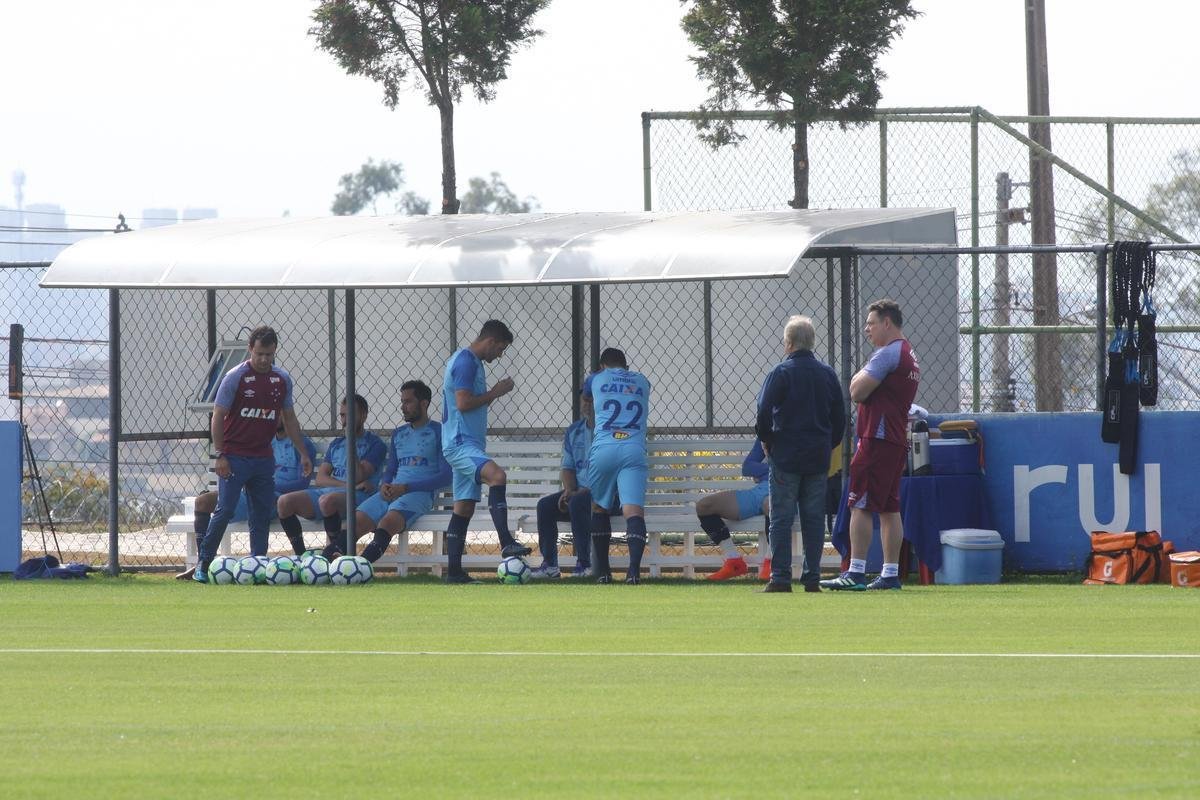 Presidente do Cruzeiro, Wagner Pires de S, acompanhou treino deste sbado, na Toca da Raposa II. Mais uma vez, Arrascaeta treinou normalmente e est cotado para iniciar como titular diante do Atltico-PR, na segunda-feira, no Mineiro, pelas oitavas de final da Copa do Brasil