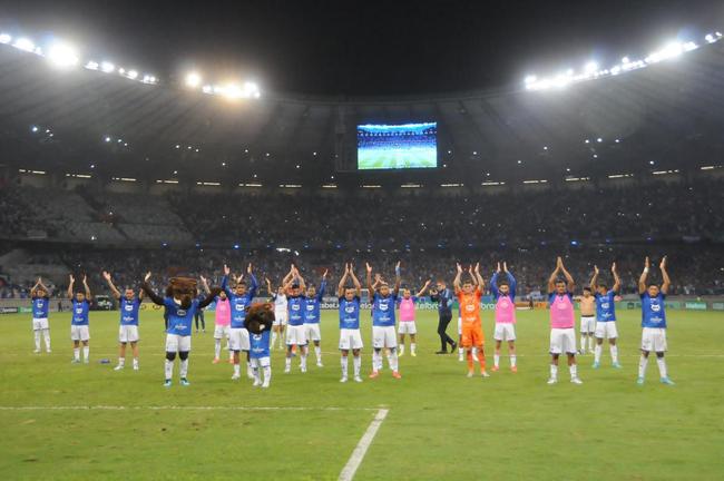 Fotos da torcida do Cruzeiro na derrota para o Fluminense no Mineiro; mesmo com eliminao, time recebeu grande apoio ao fim da partida