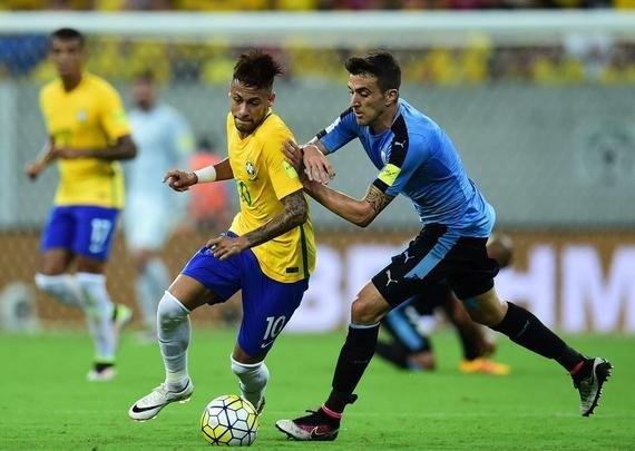 Brasil abre 2 a 0, mas Uruguai reage e busca empate na Arena Pernambuco