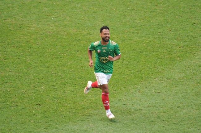 Imagens de Cruzeiro x CSA, no estdio Independncia, em Belo Horizonte, pela 2 rodada da Srie B