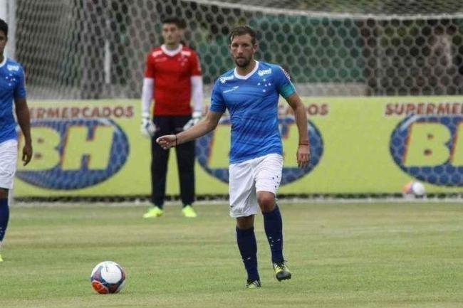 Seymour (2015) - o volante chileno disputou quatro jogos pelo Cruzeiro e acabou fora dos planos do ento tcnico Vanderlei Luxemburgo