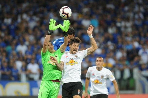 Fotos do jogos entre Cruzeiro e Deportivo Lara no Mineiro