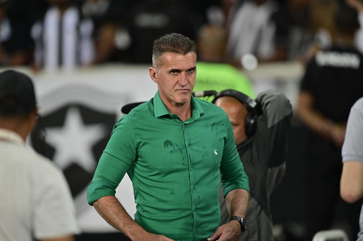 Fotos da partida entre Botafogo e Amrica, pelo duelo de volta das oitavas de final da Copa do Brasil. Jogo foi realizado nesta quinta-feira (14), no estdio Nilton Santos, na cidade do Rio de Janeiro.