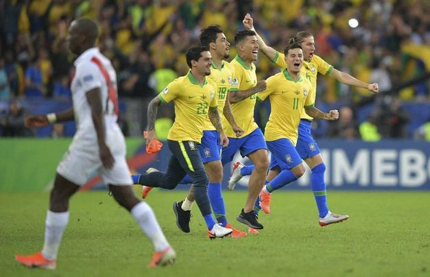 Seleção Brasileira derrota Peru por 3 a 1, conquista Copa América e ergue a taça no Maracanã; veja as fotos da festa do Brasil