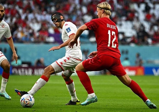 Imagens da partida entre Dinamarca e Tunsia pelo Grupo D da Copa do Mundo.