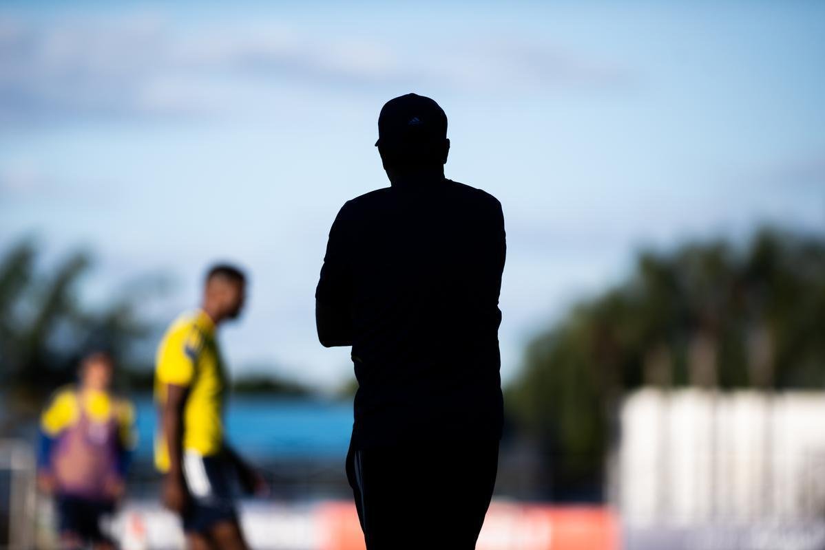 Fotos do treino do Cruzeiro na tarde desta quinta-feira (19/8), na Toca da Raposa II, em Belo Horizonte. Time fechou a preparao para enfrentar o Confiana, s 21h30 desta sexta-feira, no Mineiro