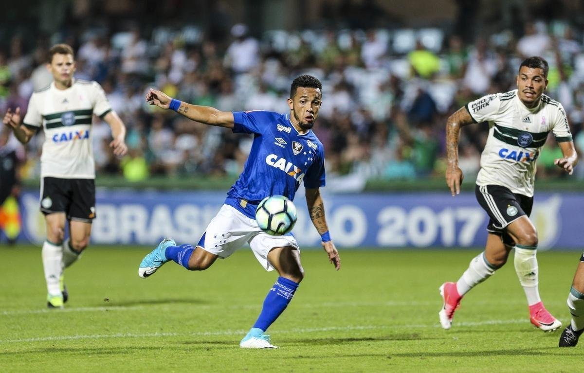 Fotos da partida entre Londrina e Amrica, no Estdio do Caf, no Paran
