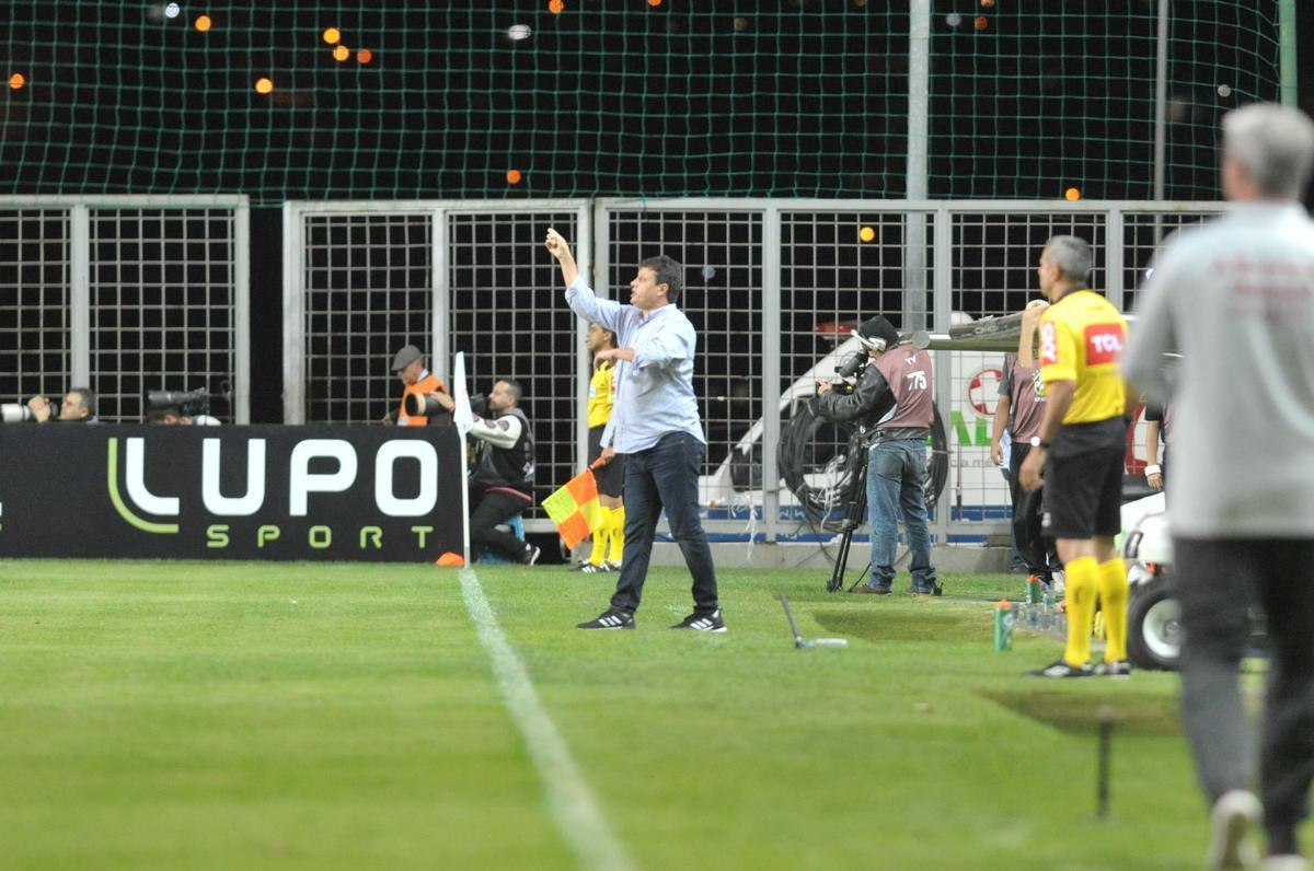 Fotos do jogo entre Amrica e Internacional, no Independncia, pela 15 rodada do Campeonato Brasileiro