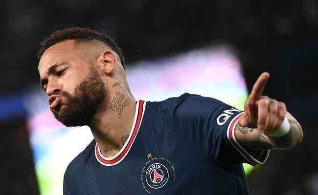 Neymar é o terceiro jogador mais bem pago do mundo, segundo revista francesa