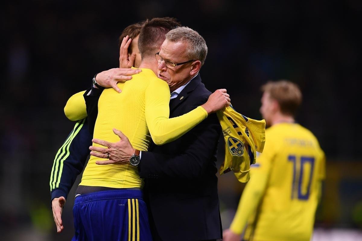 Festa da Sucia com a conquista da vaga na Copa de 2018 sobre a tradicional Itlia