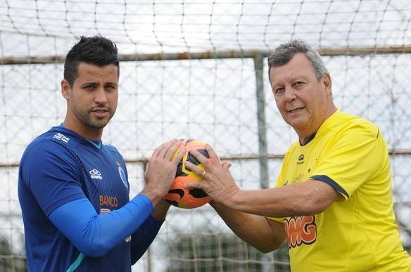 Com 499 jogos, Fbio est perto de alcanar marca de Raul, que disputou 549 partidas