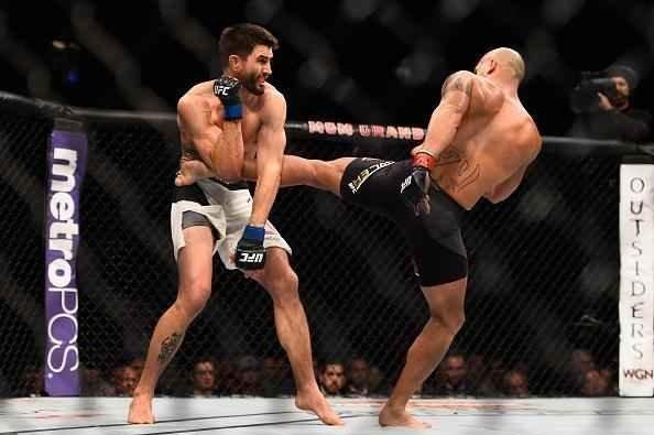 Robbie Lawler venceu Carlos Condit por decisão dividida e manteve o cinturão dos meio-médios