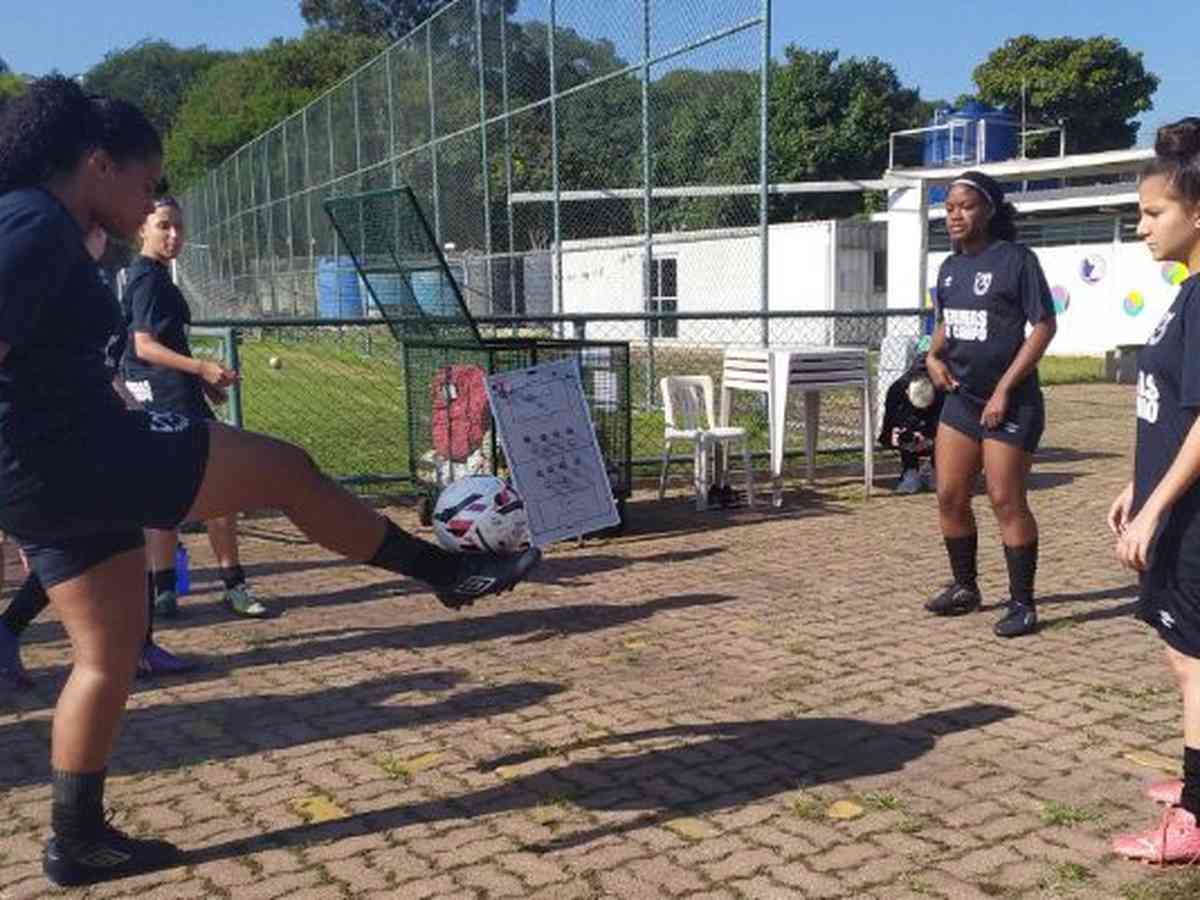 Empresária cria o projeto 'Quero Jogar Futebol Feminino