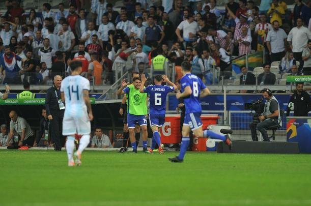 Fotos do duelo entre Argentina e Paraguai, no Mineiro, pela Copa Amrica