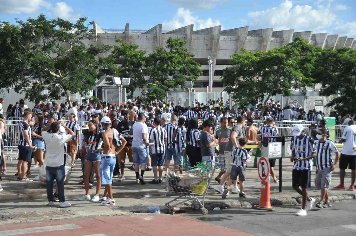Fotos da chegada da torcida do Atlético ao Mineirão para o clássico contra o Cruzeiro pela nona rodada do Mineiro 