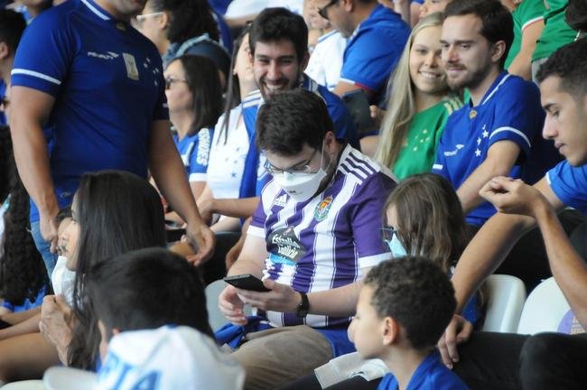 Fotos da torcida do Cruzeiro, no Mineiro, na partida contra a Ponte Preta pela 13 rodada da Srie B do Campeonato Brasileiro. Mineiro recebeu grande pblico mais uma vez
