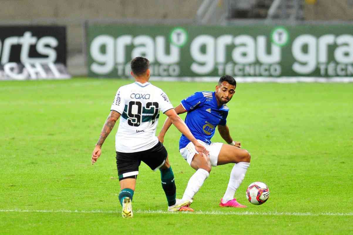 Fotos do jogo entre Cruzeiro e Coritiba, no Mineir