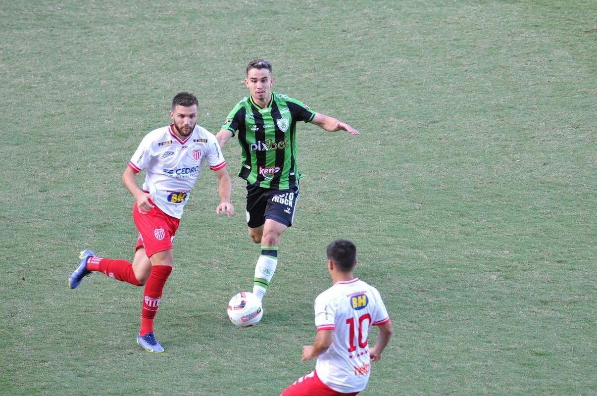 Fotos do jogo entre Amrica e Villa Nova, no Independncia, em BH, pela 9 rodada do Campeonato Mineiro