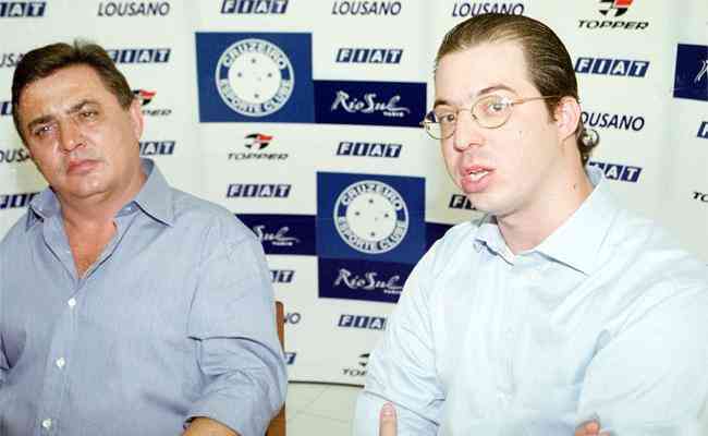 Zezé Perrella, presidente do Cruzeiro em 2002, ao lado de Ademar Magon, diretor financeiro da Hicks Muse no Brasil. Em entrevista, eles explicaram a venda do lateral-esquerdo Sorín à Lazio, da Itália