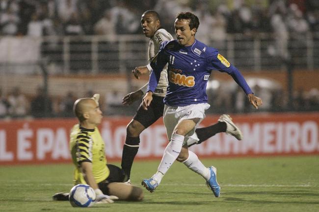 Corinthians x Cruzeiro: fotos do jogo no Pacaembu, em So Paulo, pela 35 rodada do Campeonato Brasileiro de 2010