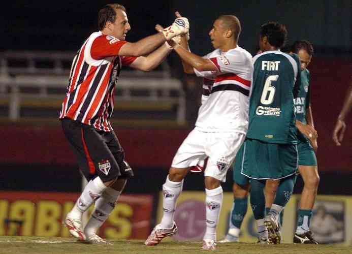 
2007 - So Paulo - 13 vitrias, trs empates e trs derrotas, com 35 gols marcados e oito sofridos