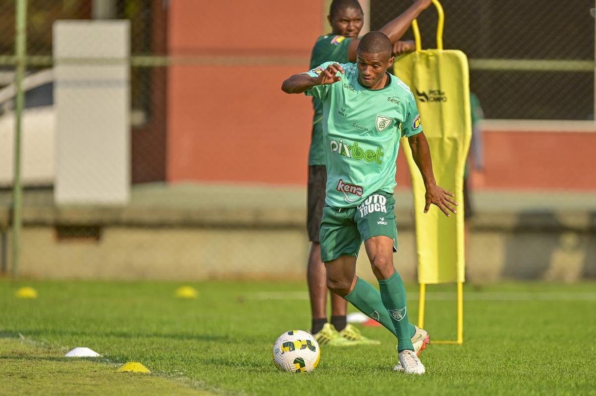 Em preparao para enfrentar o Corinthians no prximo domingo (18/9), o Amrica treinou nesta tera-feira (13/9)