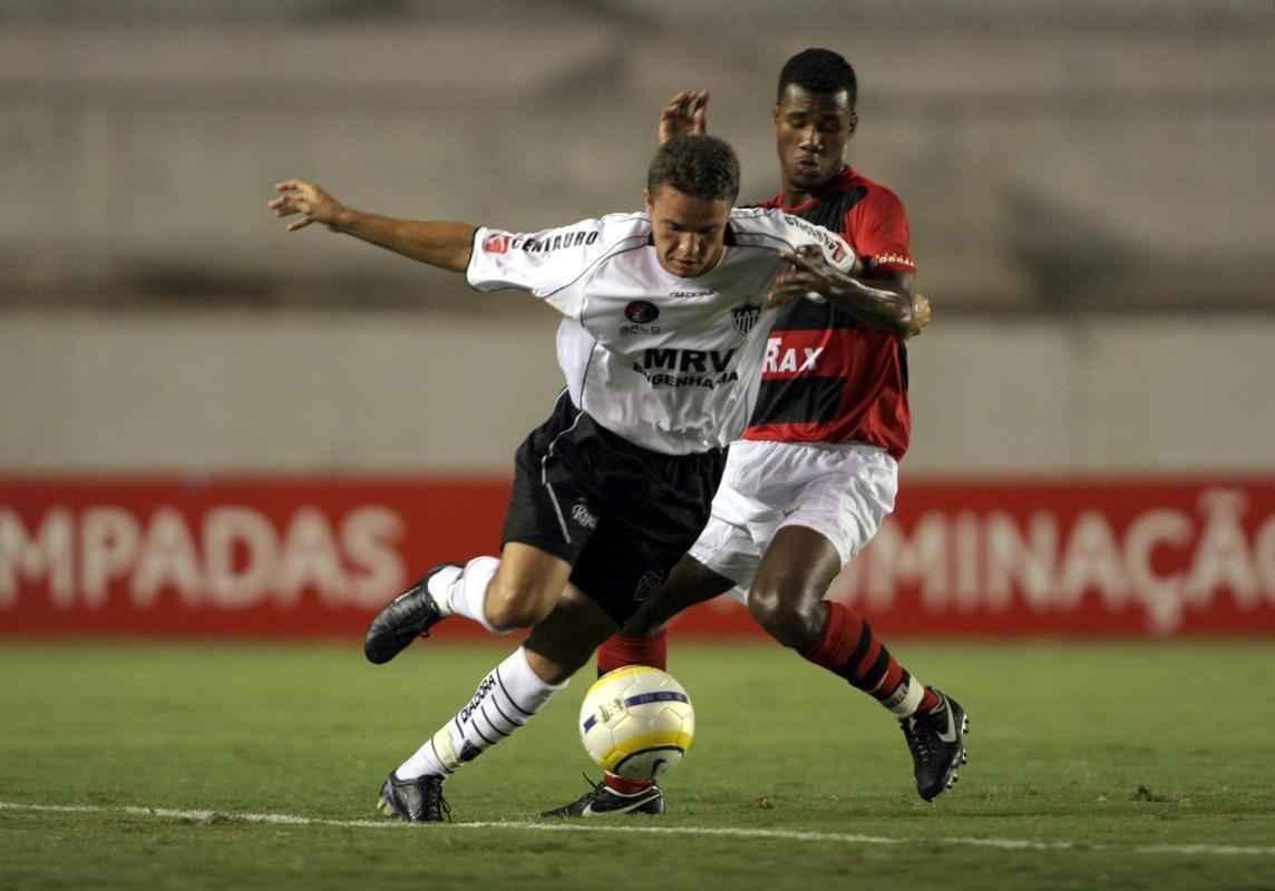 Na Copa do Brasil de 2006, pelas quartas de final, o Flamengo venceu jogo de ida por 4 a 1. Renato marcou dois gols. Jnatas e Obina tambm deixaram suas marcas. Para o Galo, Marinho balanou as redes. No jogo da volta, empate sem gols no Mineiro e classificao dos cariocas.