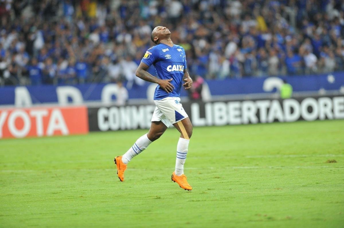 Sass chegou a balanar as redes, mas auxiliar marcou impedimento