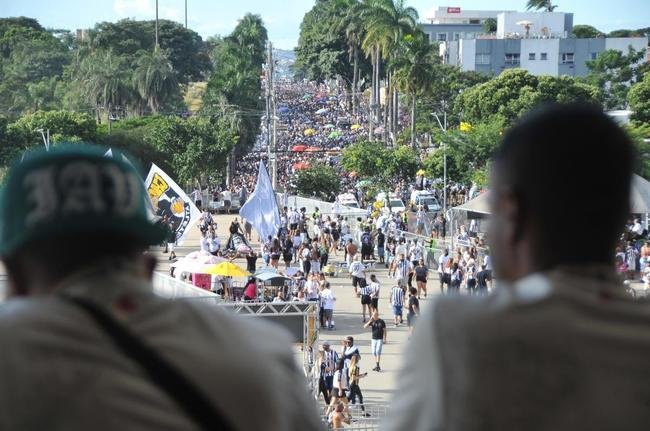 Fotos da chegada da torcida do Atltico ao Mineiro para o clssico contra o Cruzeiro pela nona rodada do Mineiro 