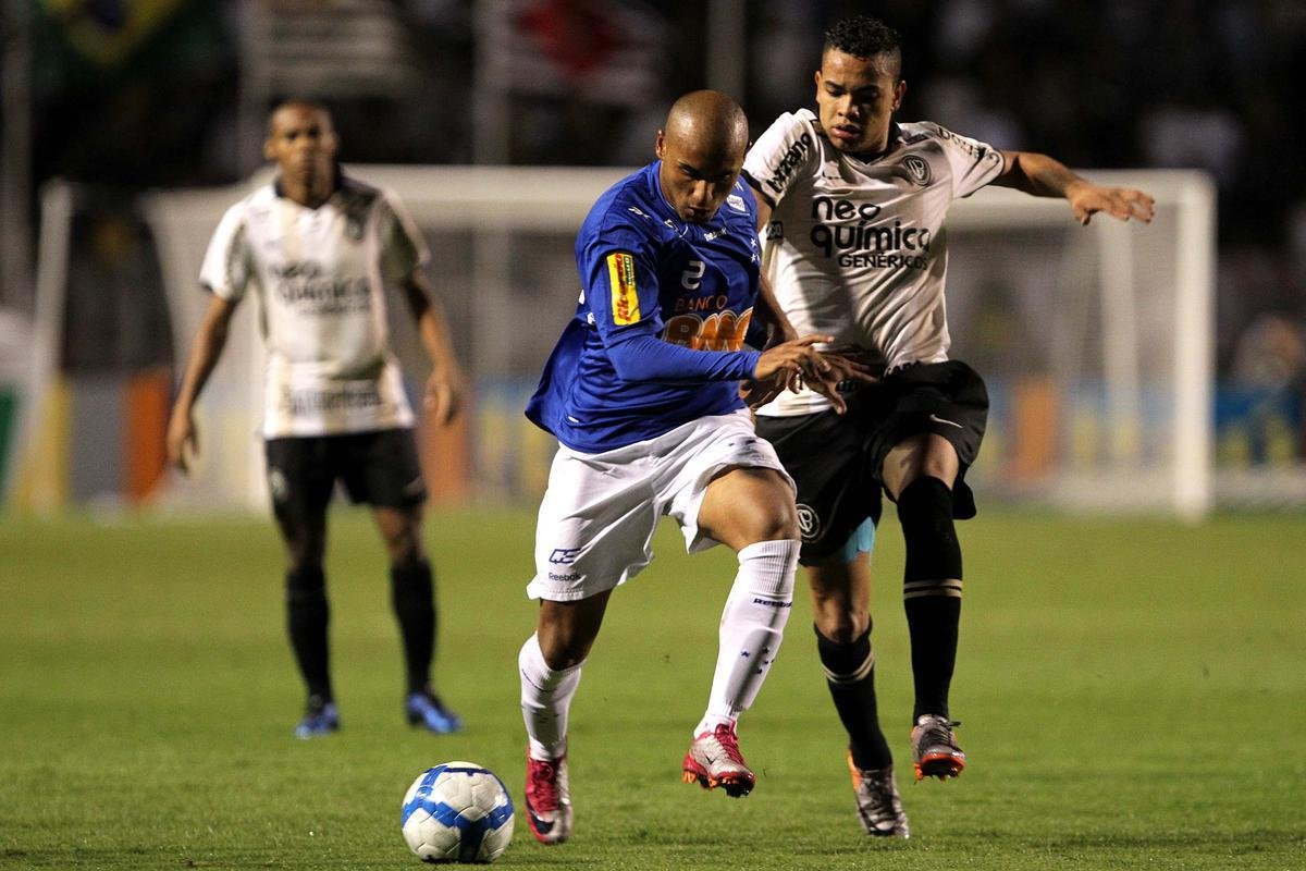 Corinthians x Cruzeiro: fotos do jogo no Pacaembu, em So Paulo, pela 35 rodada do Campeonato Brasileiro de 2010