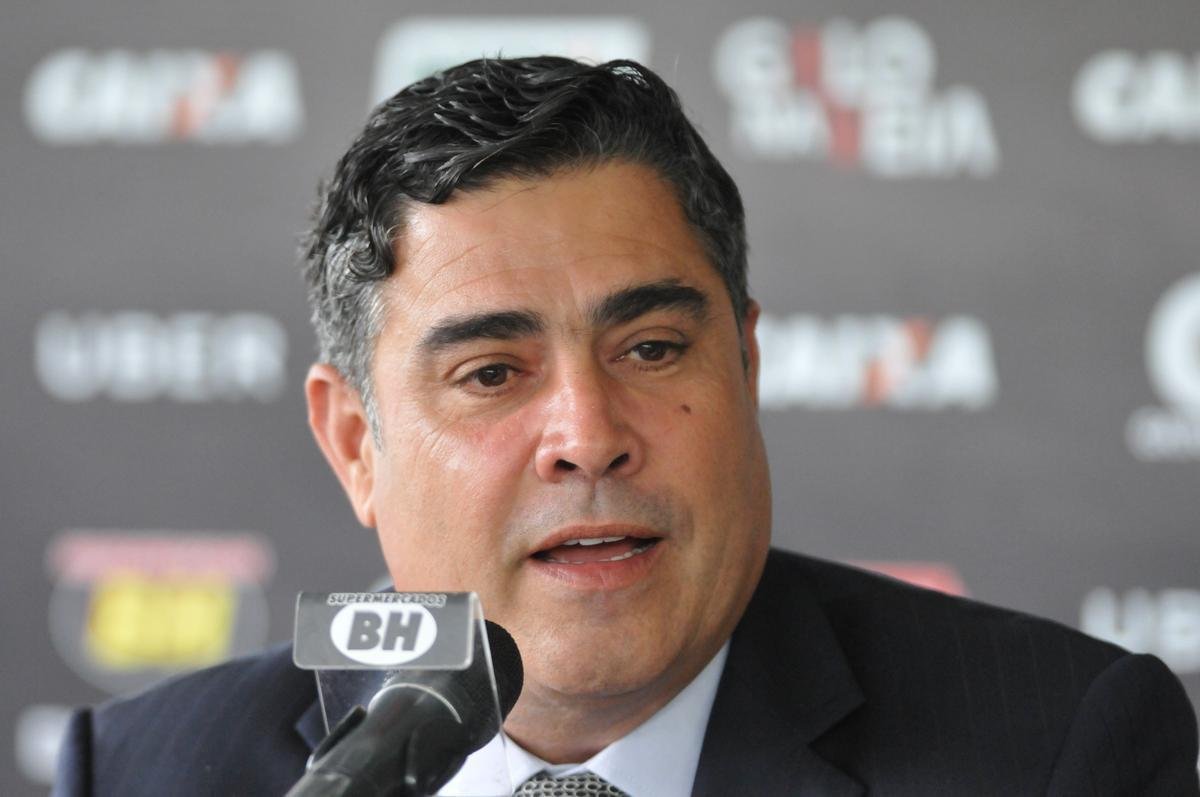 Atltico voltou ao trabalho nesta quinta-feira e apresentou Ricardo Oliveira; alm do atacante, presidente Sergio Sette Cmara e diretor de futebol Alexandre Gallo falaram com os jornalistas