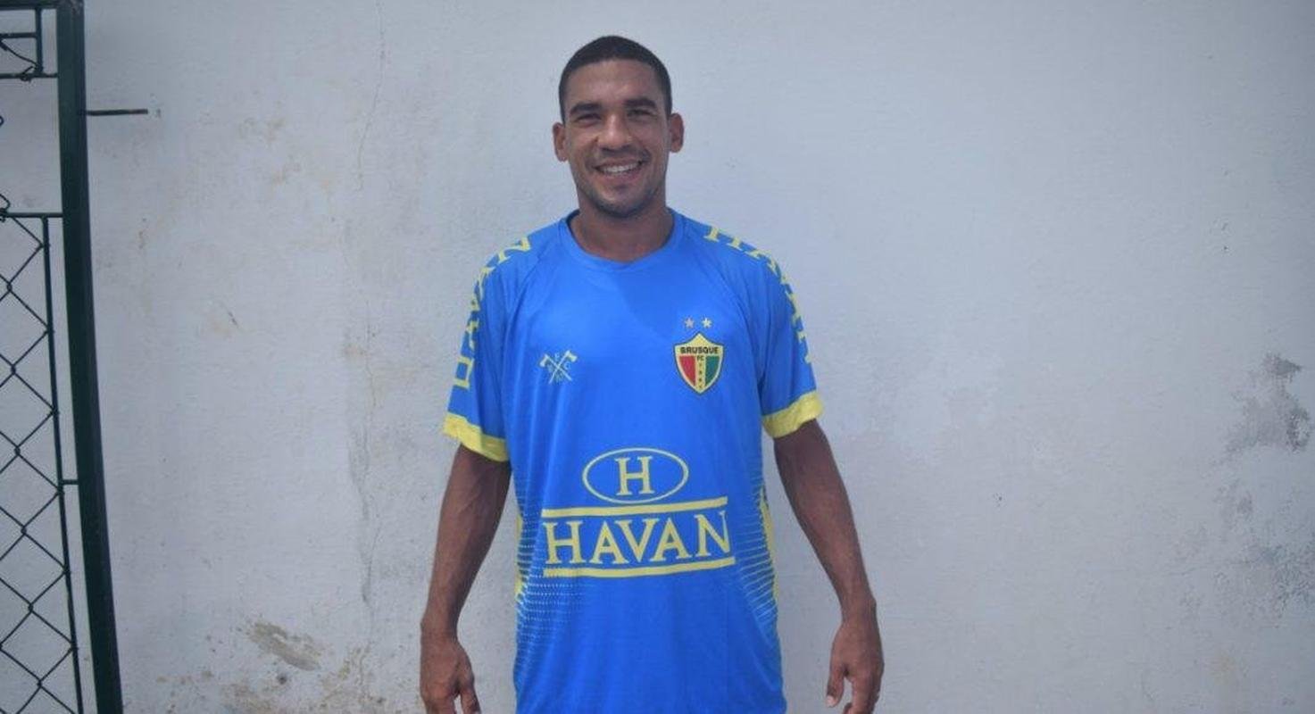 Toty, lateral-direito (Brusque)