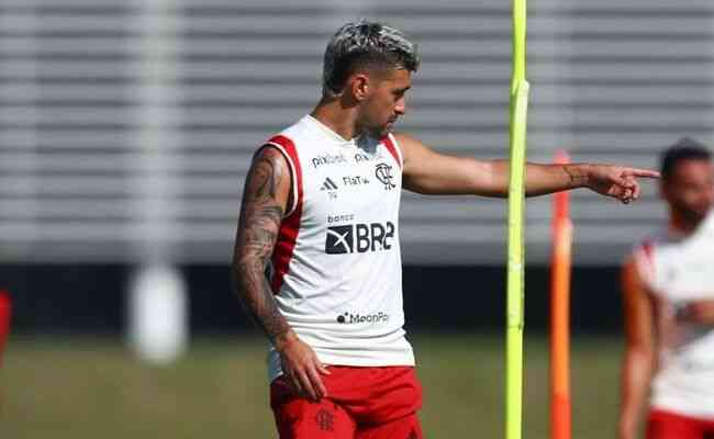 Arrascaeta durante o ltimo treino do Flamengo antes da partida contra o Racing; ele tem chances de ser titular