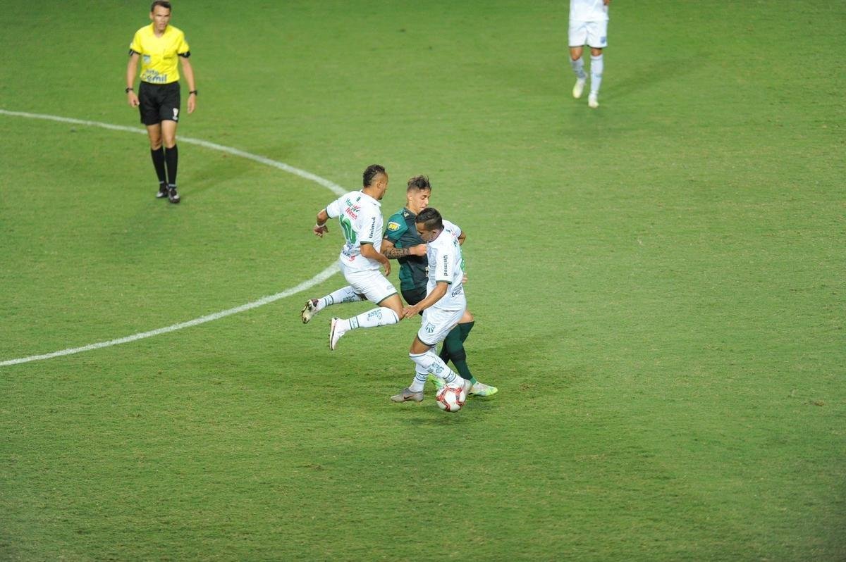 Fotos da vitria da Caldense sobre o Amrica, por 1 a 0, no Independncia, em Belo Horizonte, pela quarta rodada do Campeonato Mineiro de 2021. Atacante Amarildo marcou o nico gol da partida,