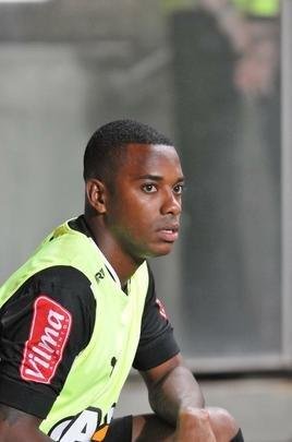 Robinho entrou em campo aos 10 do segundo tempo e teve estreia discreta pelo Atltico