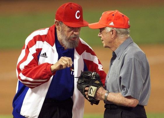 Fidel Castro com o ex-presidente norte-americano Jimmy Carter em jogo de beisebol, em Havana, em maio de 2002