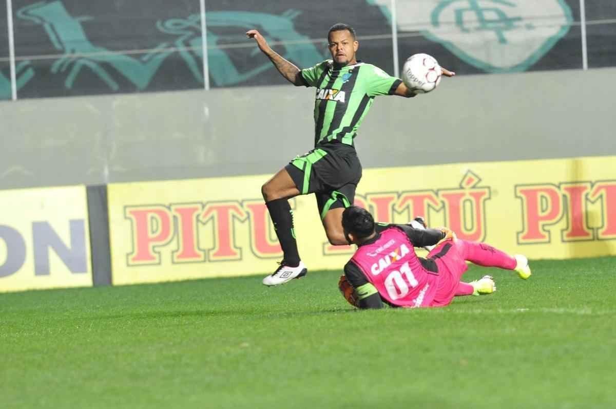 Imagens da partida entre Amrica e Cricima, no Independncia, pela Srie B do Brasileiro