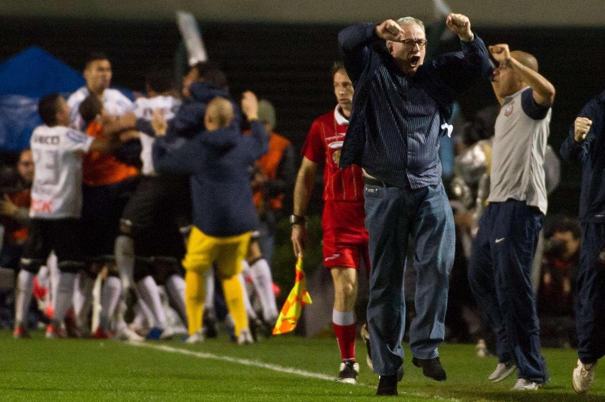 Semifinal de 2012 - Corinthians venceu o Santos por 1 a 0 fora de casa no primeiro jogo. Na segunda partida, empatou em casa por 1 a 1 e se classificou.
