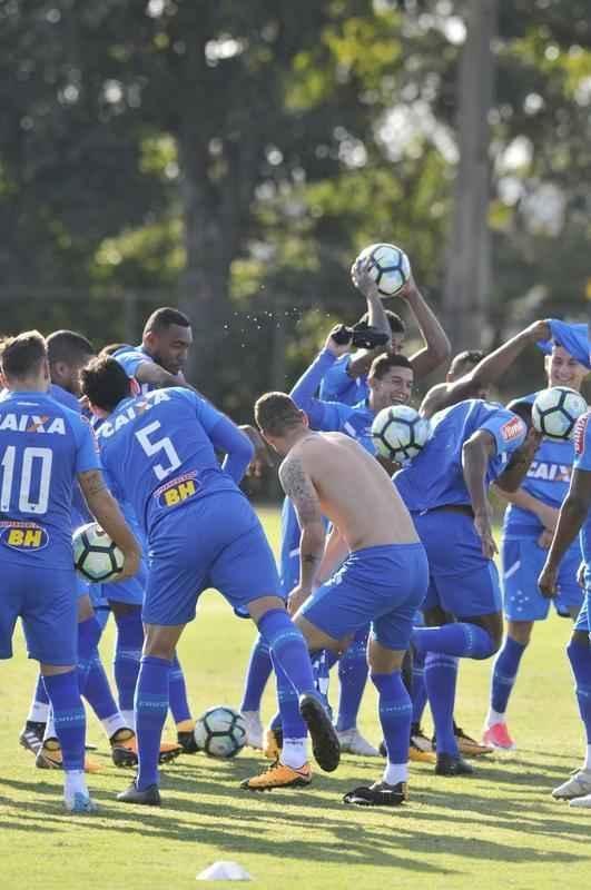 Imagens do treino do Cruzeiro nesta tera-feira (25/07) na Toca da Raposa II