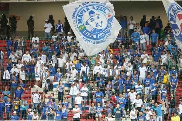 Imagens da torcida do Cruzeiro no jogo contra o Internacional