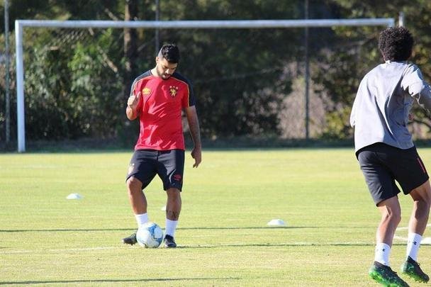 Leo est em Sorocaba, cidade prxima a Campinas, onde acontece neste sbado o jogo vlido pela 18 rodada da Srie B.