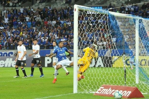 Fotos de Cruzeiro x Corinthians, no Mineiro, pela oitava rodada do Campeonato Brasileiro