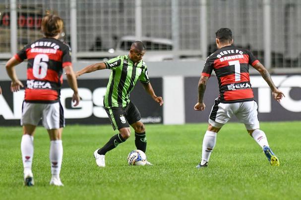 América e Oeste duelaram na noite desta terça-feira, no Independência, em jogo válido pela 11ª rodada da Série B do Campeonato Brasileiro