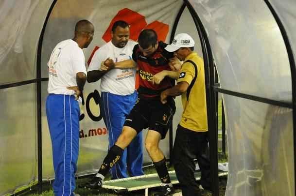 No jogo que marcou a eliminação do Sport para o Palmeiras, nas oitavas de final da Copa Libertadores 2009, a noite foi péssima especialmente para Daniel Paulista. O volante deixou os gramados ainda no primeiro tempo, após pisar em um buraco do gramado. Daniel sofreu uma ruptura no ligamento cruzado do joelho direito, teve que passar por uma cirurgia e ficou de fora do Brasileirão daquele ano. O Leão acabaria rebaixado e Daniel jamais seria o mesmo após a lesão