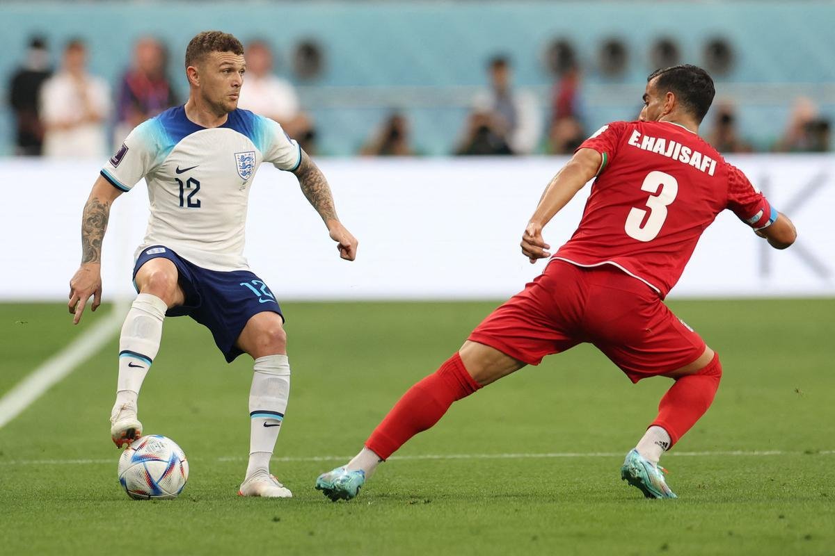 Inglaterra e Ir, no primeiro jogo do Grupo B da Copa do Mundo.