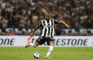 Lateral-direito Mariano se recupera de uma leso na coxa direita e, assim como Hulk, ter uma semana cheia de treinos para tentar ficar  disposio de Cuca contra o Flamengo.