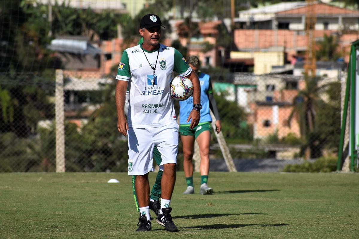 O América treinou nesta terça-feira (1), ao fim da tarde, no CT Lanna Drumond, em Belo Horizonte. As atividades comandadas pelo técnico Lisca visaram o confronto contra o Cruzeiro, nesta quarta-feira (2), às 21h30, válido pela 25ª rodada da Série B do Campeonato Brasileiro. A partida será realizada no Independência, em Belo Horizonte.