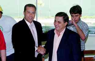 15 de agosto de 2002 - Ento presidente Zez Perrella apresenta tcnico Vanderlei Luxemburgo, vindo do Palmeiras