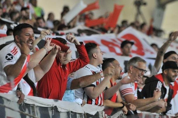 Fotos das torcidas de Cruzeiro e River Plate, no Mineiro, em duelo de volta das oitavas de final da Copa Libertadores