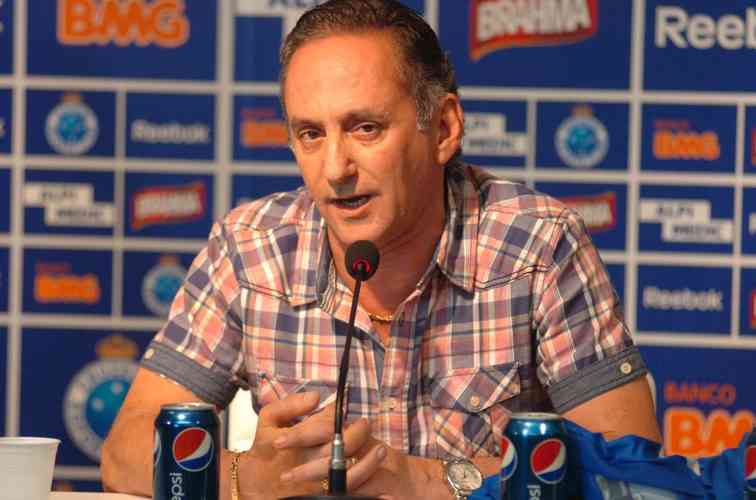 Dimas Fonseca assumiu o comando do futebol do Cruzeiro em maio de 2010, permanecendo até fevereiro de 2012 